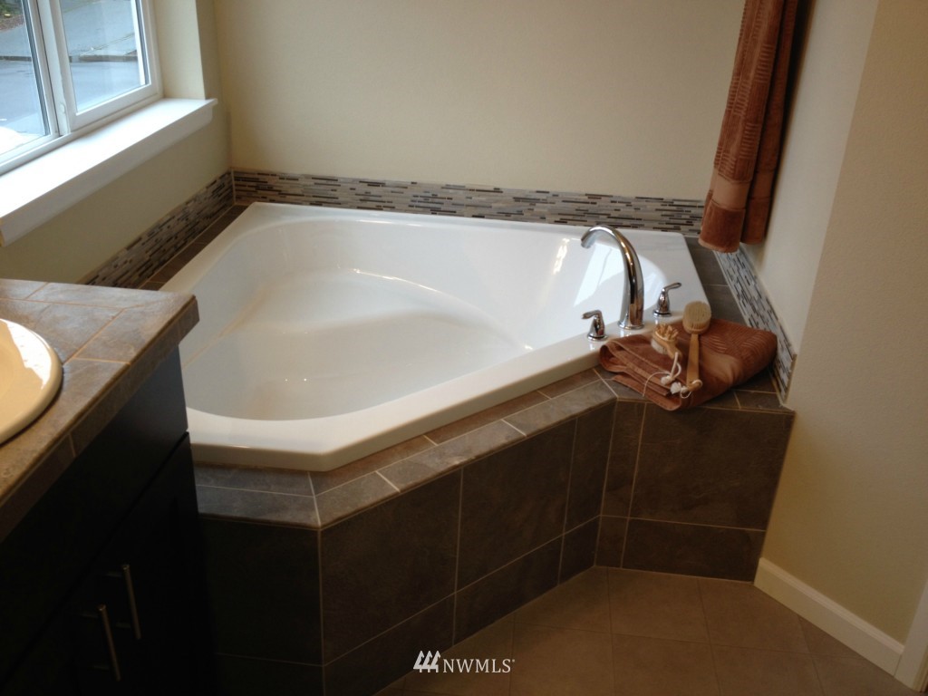 537 Queen Avenue Northeast Renton, WA 98056 - Photo 14 of 20