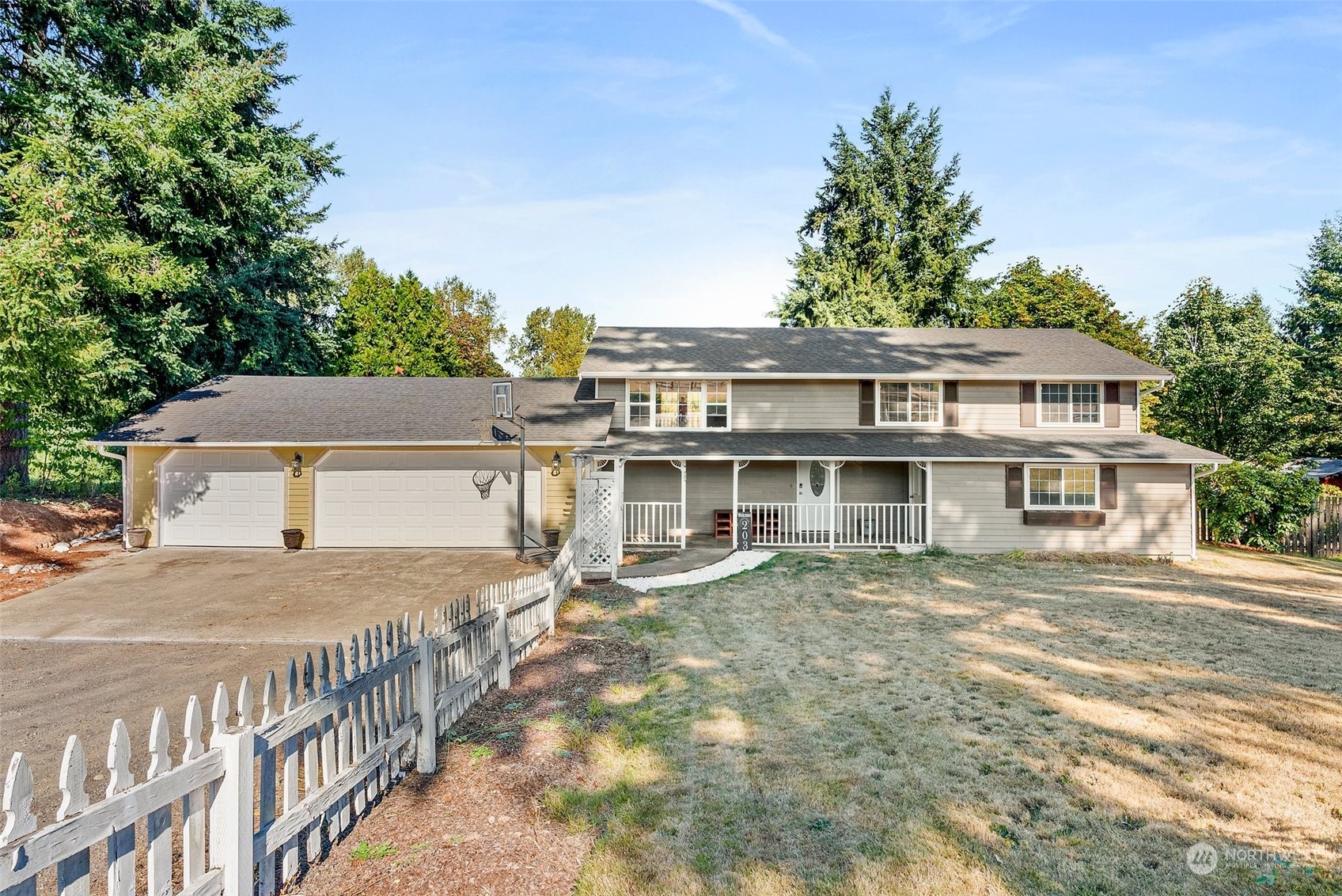 203 Sommerville Road Chehalis, WA 98532 - Photo 1 of 39 a front view of a house with a garden