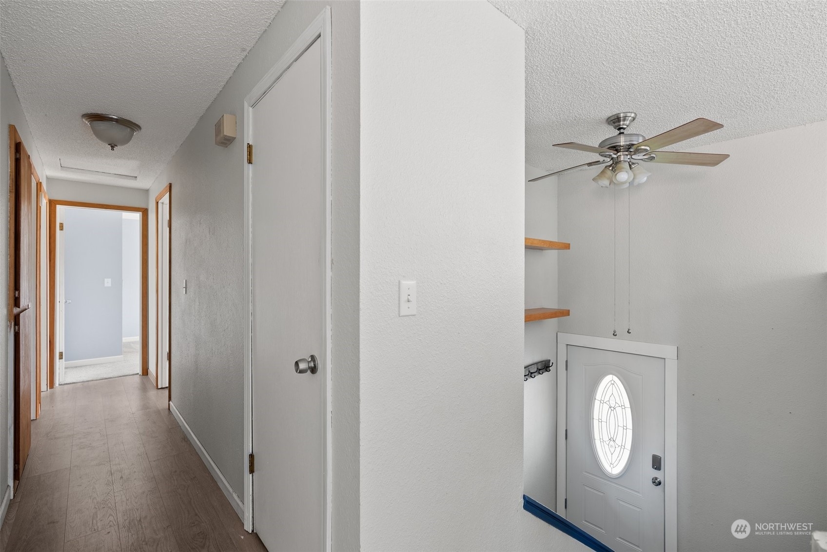 203 Sommerville Road Chehalis, WA 98532 - Photo 14 of 39 a view of an entryway with wooden floor