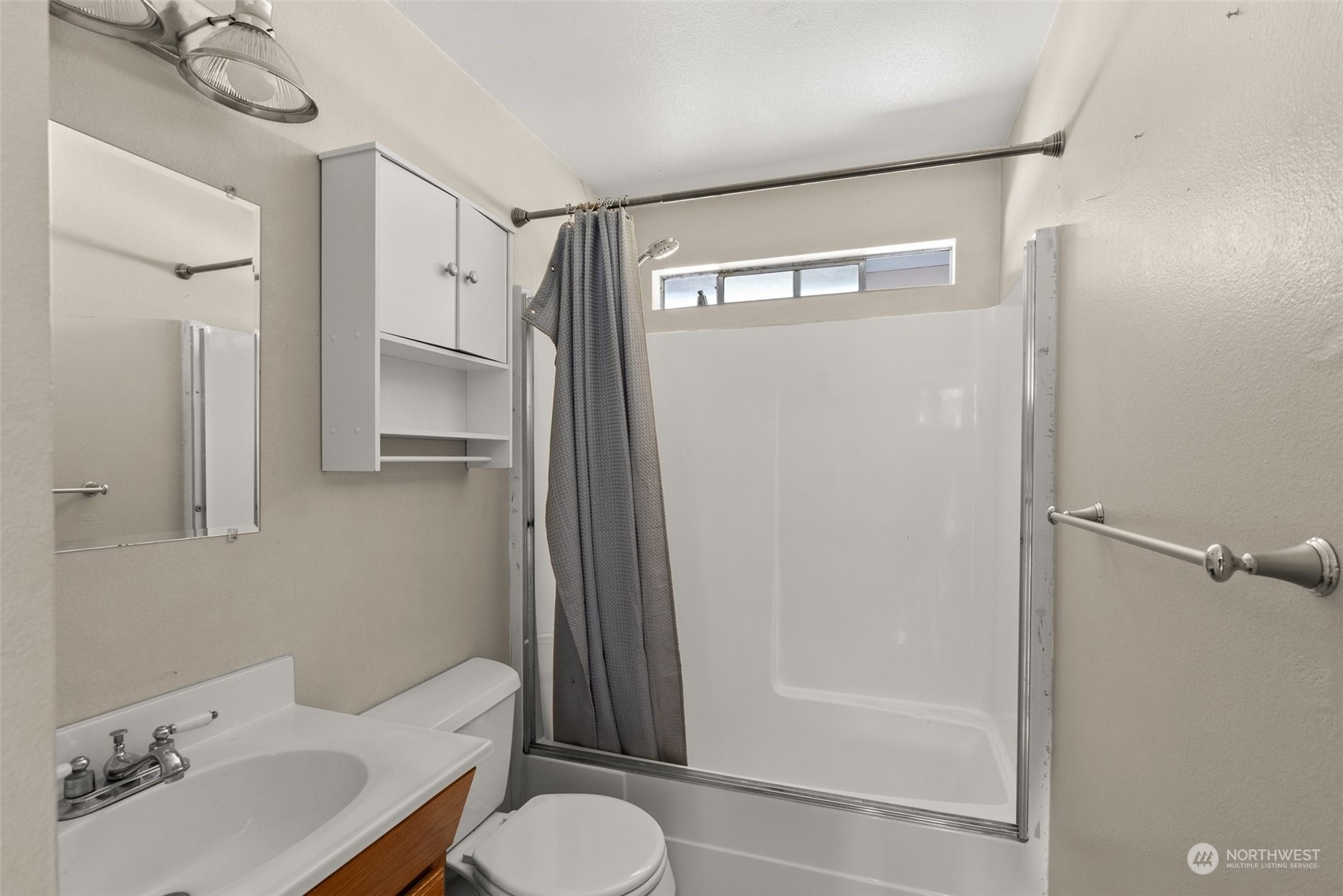 203 Sommerville Road Chehalis, WA 98532 - Photo 19 of 39 a bathroom with a shower a sink and a toilet