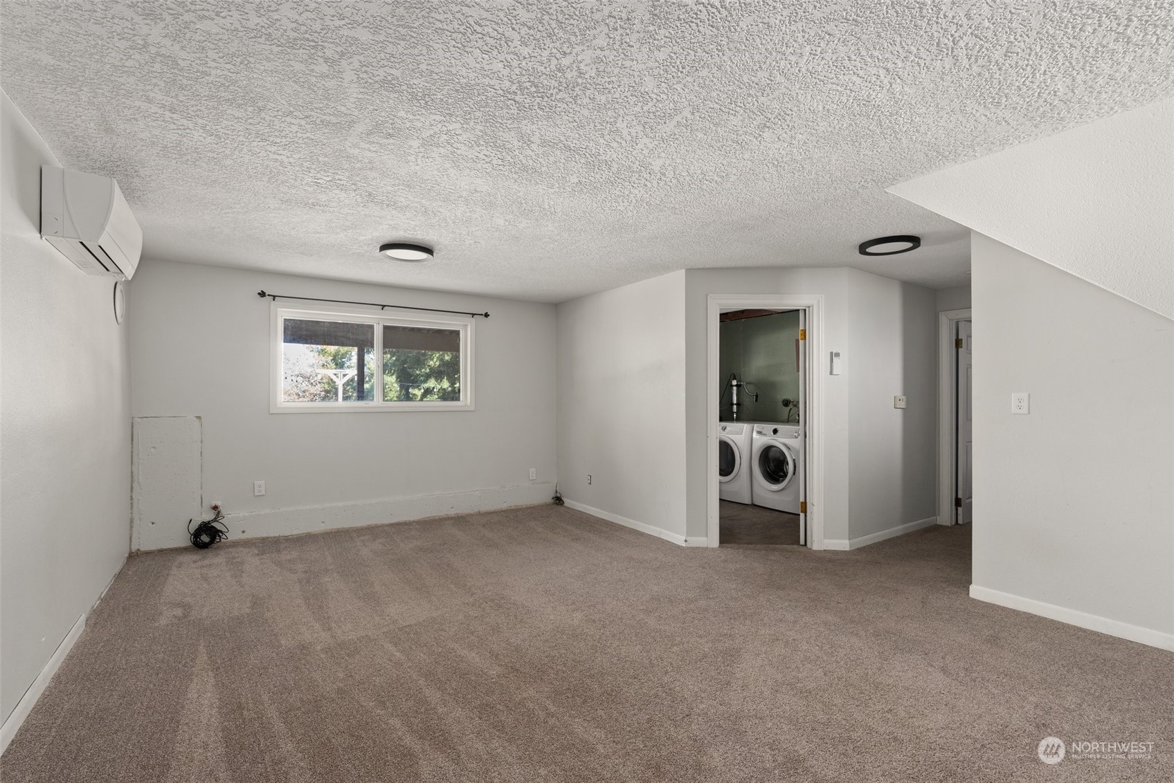 203 Sommerville Road Chehalis, WA 98532 - Photo 22 of 39 an empty room with a window and a bathroom