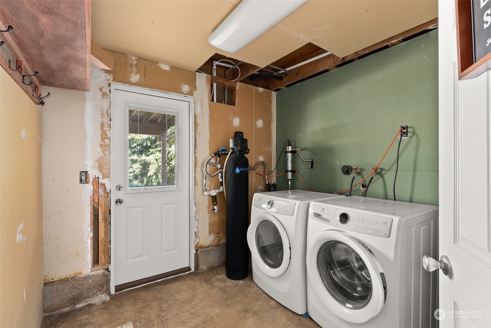 203 Sommerville Road Chehalis, WA 98532 - Photo 26 of 39 a utility room with dryer and washer