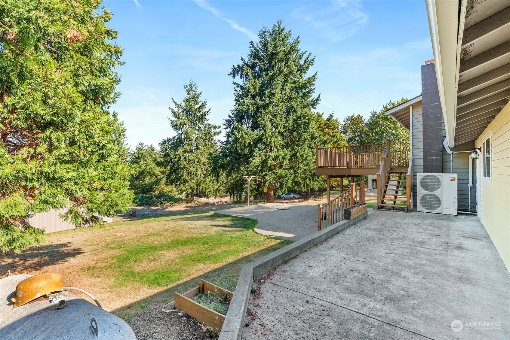 203 Sommerville Road Chehalis, WA 98532 - Photo 30 of 39 a view of a patio with a table and chairs