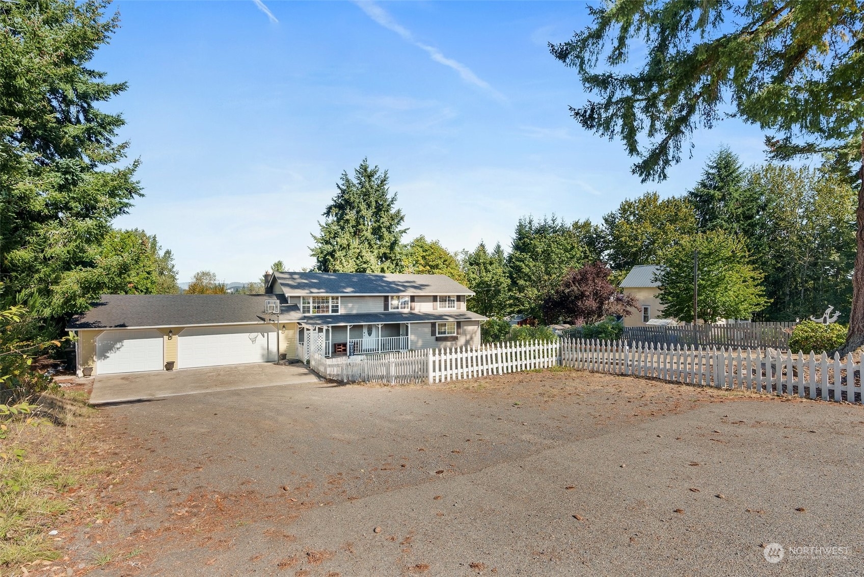 203 Sommerville Road Chehalis, WA 98532 - Photo 4 of 39 a view of a house with a outdoor space