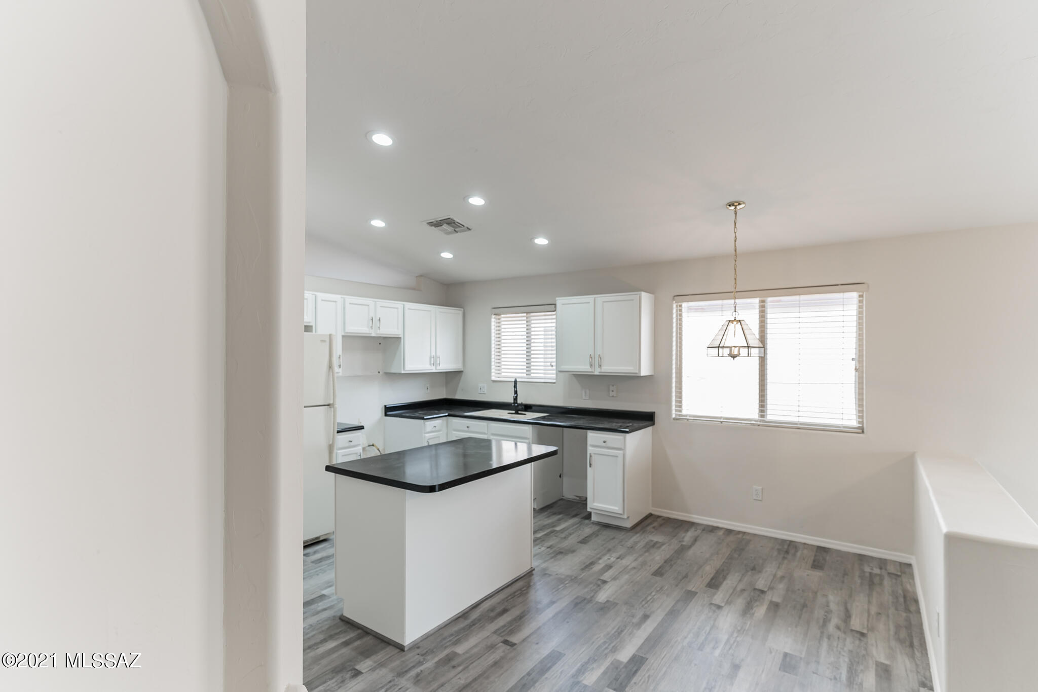 8265 South Bainbridge Road Tucson, AZ 85747 - Photo 7 of 25 Gallery Image 7