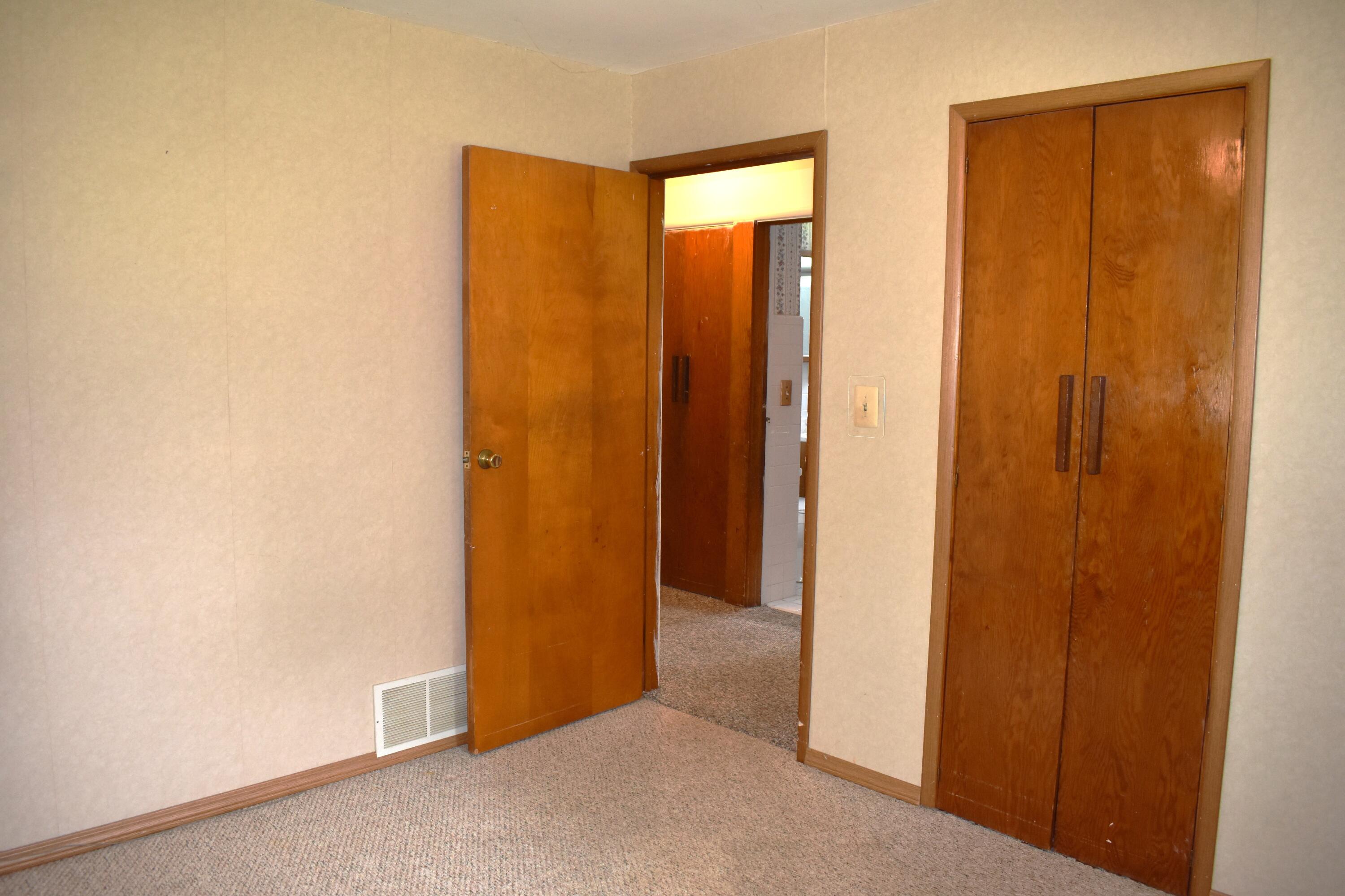 5280 Sutton Road Ann Arbor, MI 48105 - Photo 17 of 28 DSC_0046