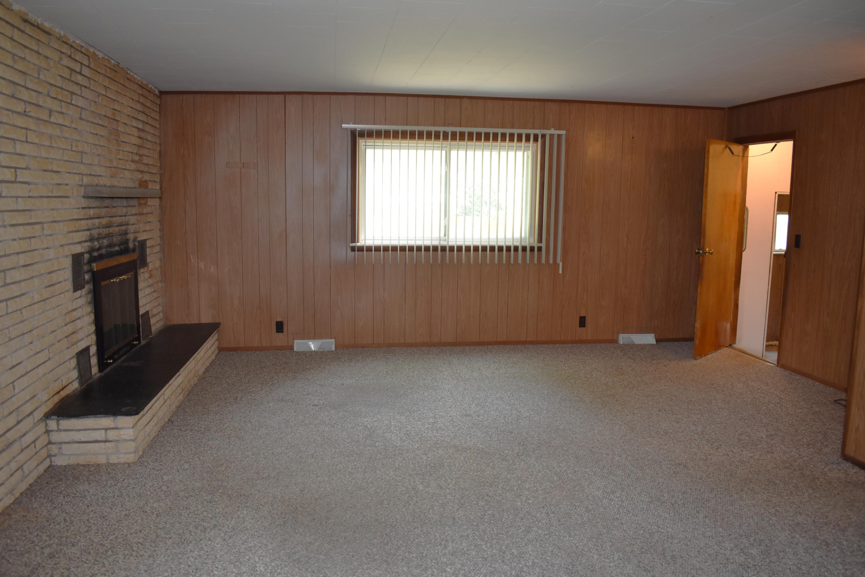 5280 Sutton Road Ann Arbor, MI 48105 - Photo 3 of 28 DSC_0019