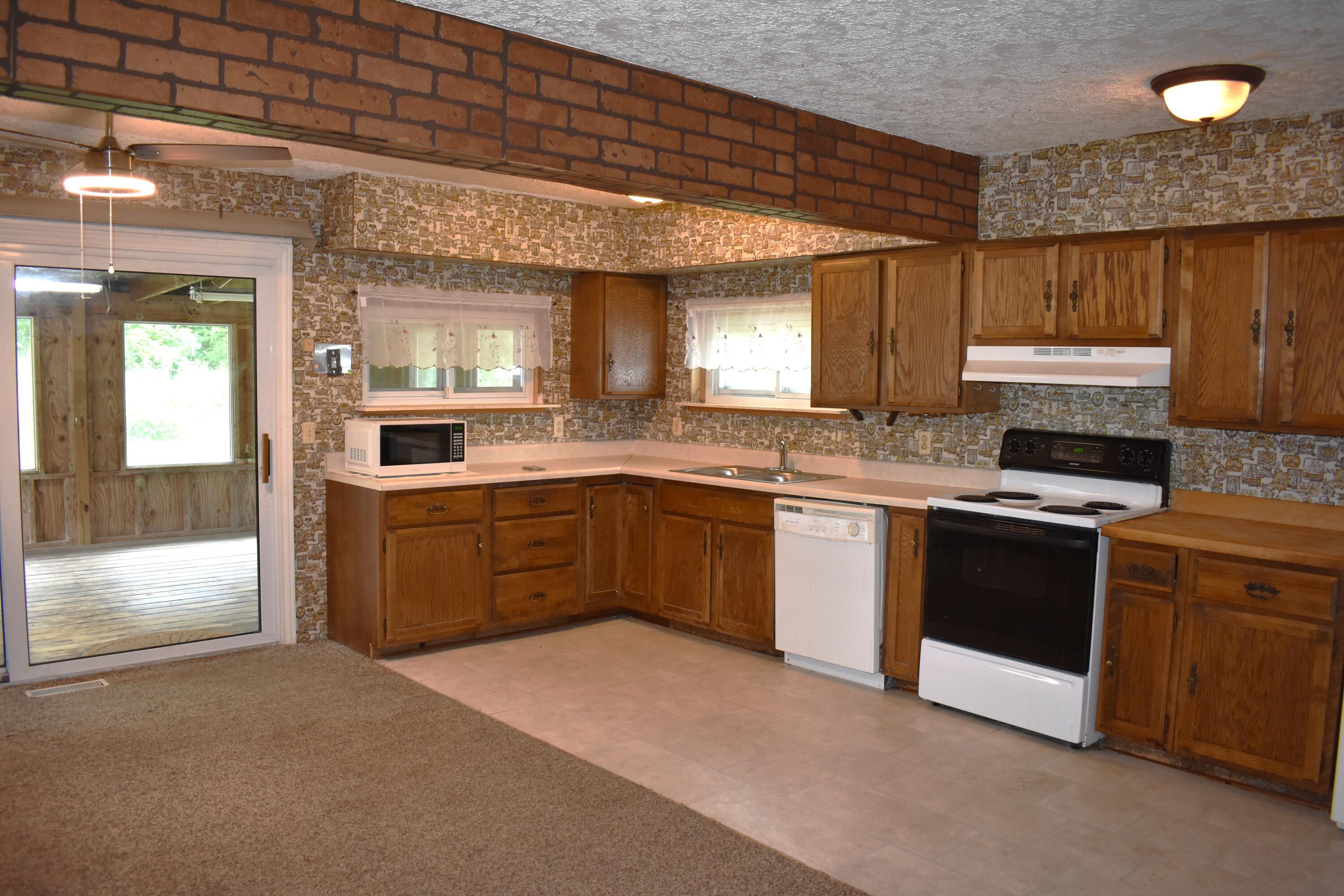 5280 Sutton Road Ann Arbor, MI 48105 - Photo 4 of 28 DSC_0028