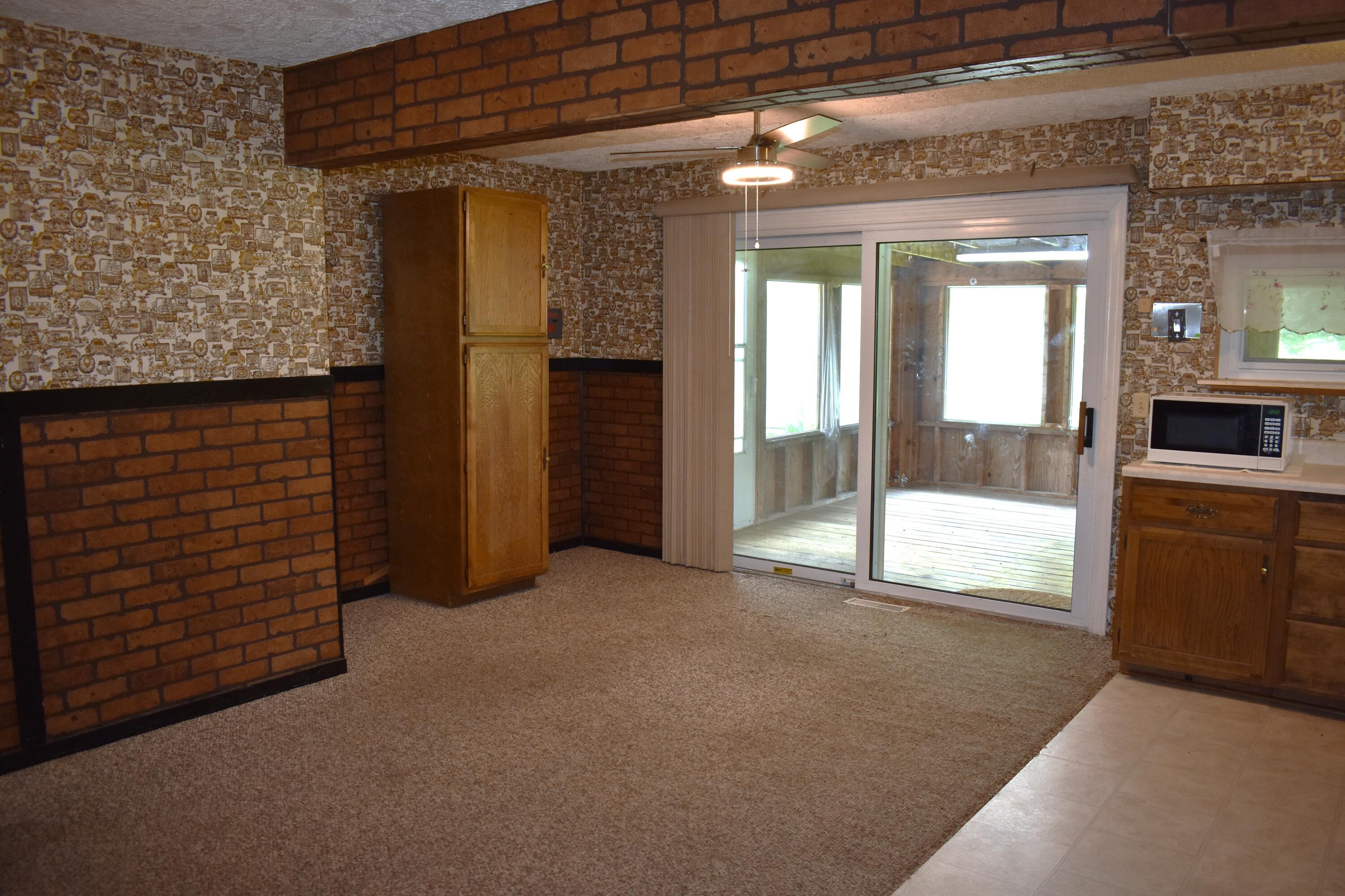 5280 Sutton Road Ann Arbor, MI 48105 - Photo 6 of 28 DSC_0022