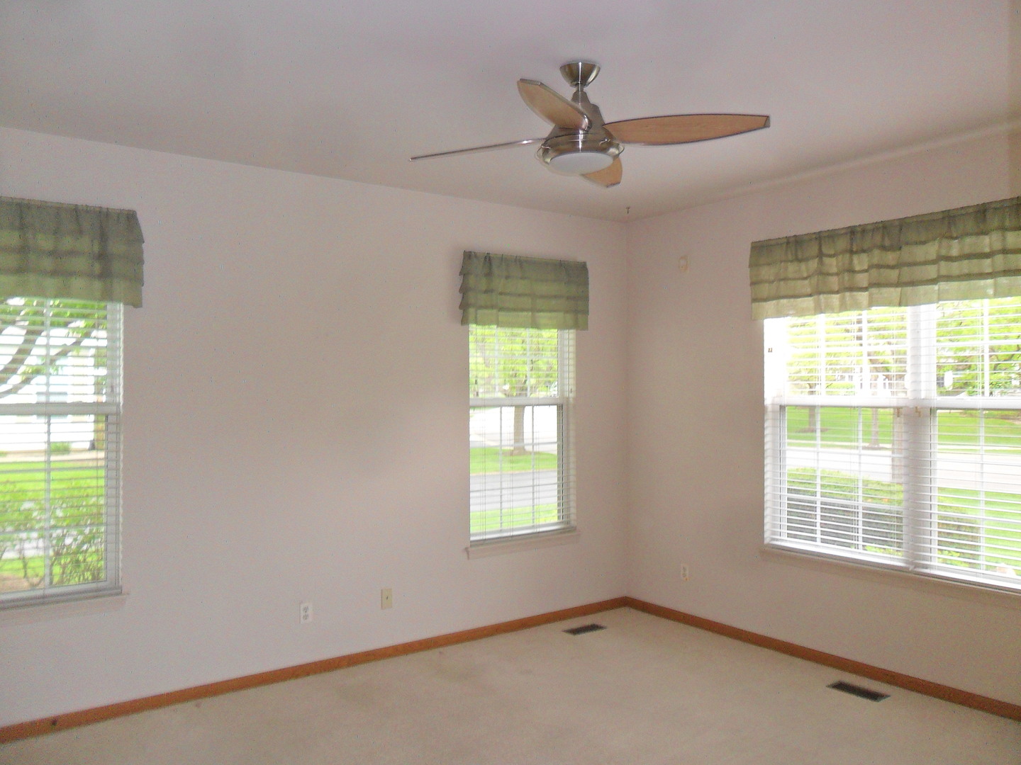 678 Cadillac Circle Romeoville, IL 60446 - Photo 11 of 19 a view of a livingroom with a ceiling fan and windows
