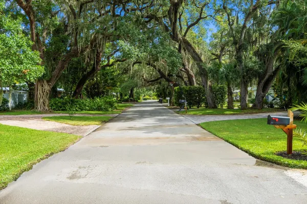 $3,200 | 2706 10th Avenue, Vero Beach, FL 32960