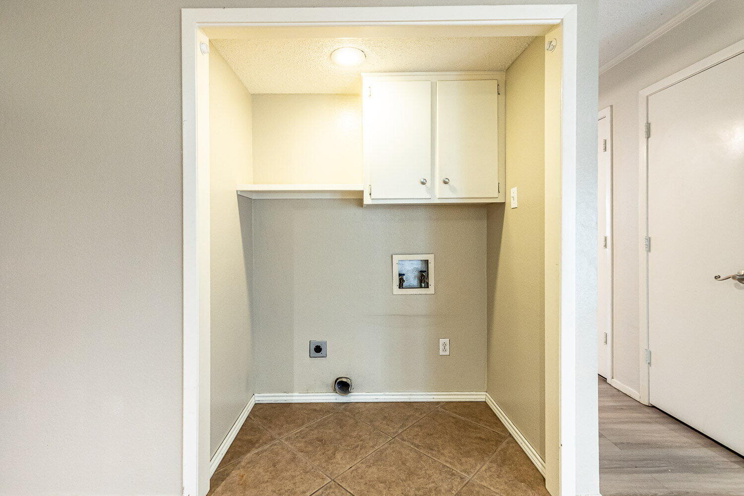 4737 48th Street Lubbock, TX 79414 - Photo 17 of 34 a view of bathroom with mirror