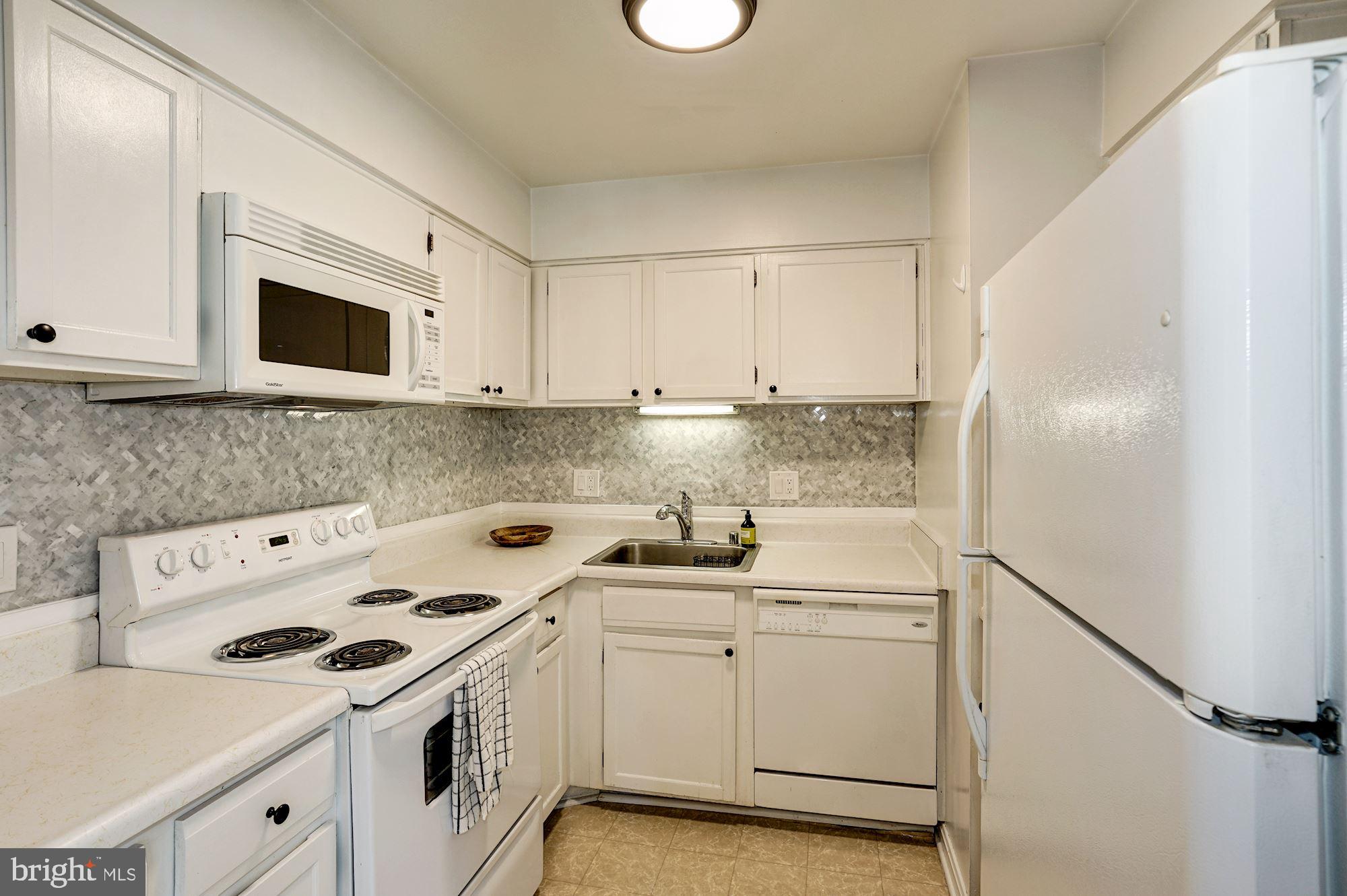 6135 Edsall Road, Unit H Alexandria, VA 22304 - Photo 15 of 30 Kitchen