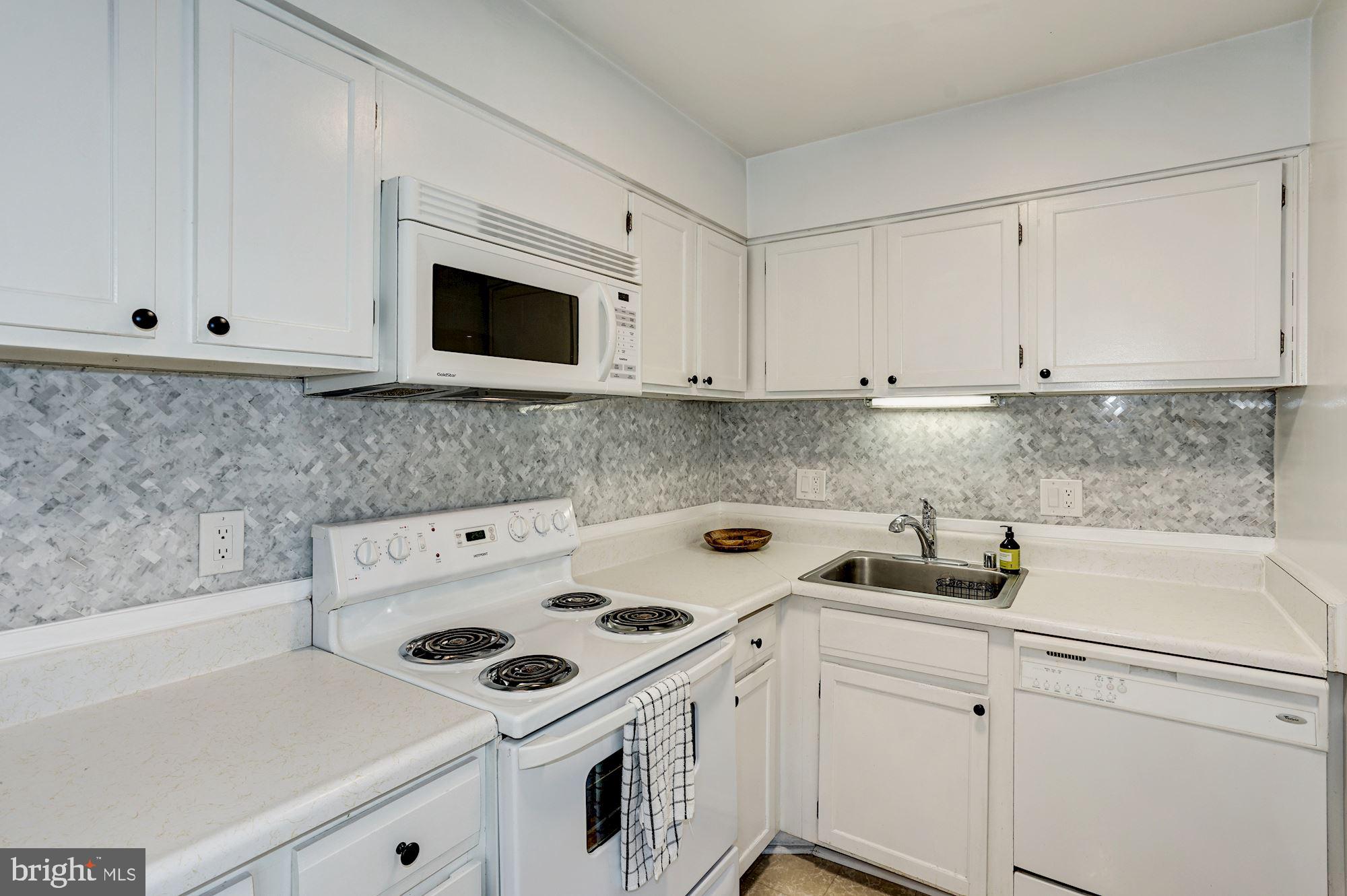 6135 Edsall Road, Unit H Alexandria, VA 22304 - Photo 16 of 30 Kitchen