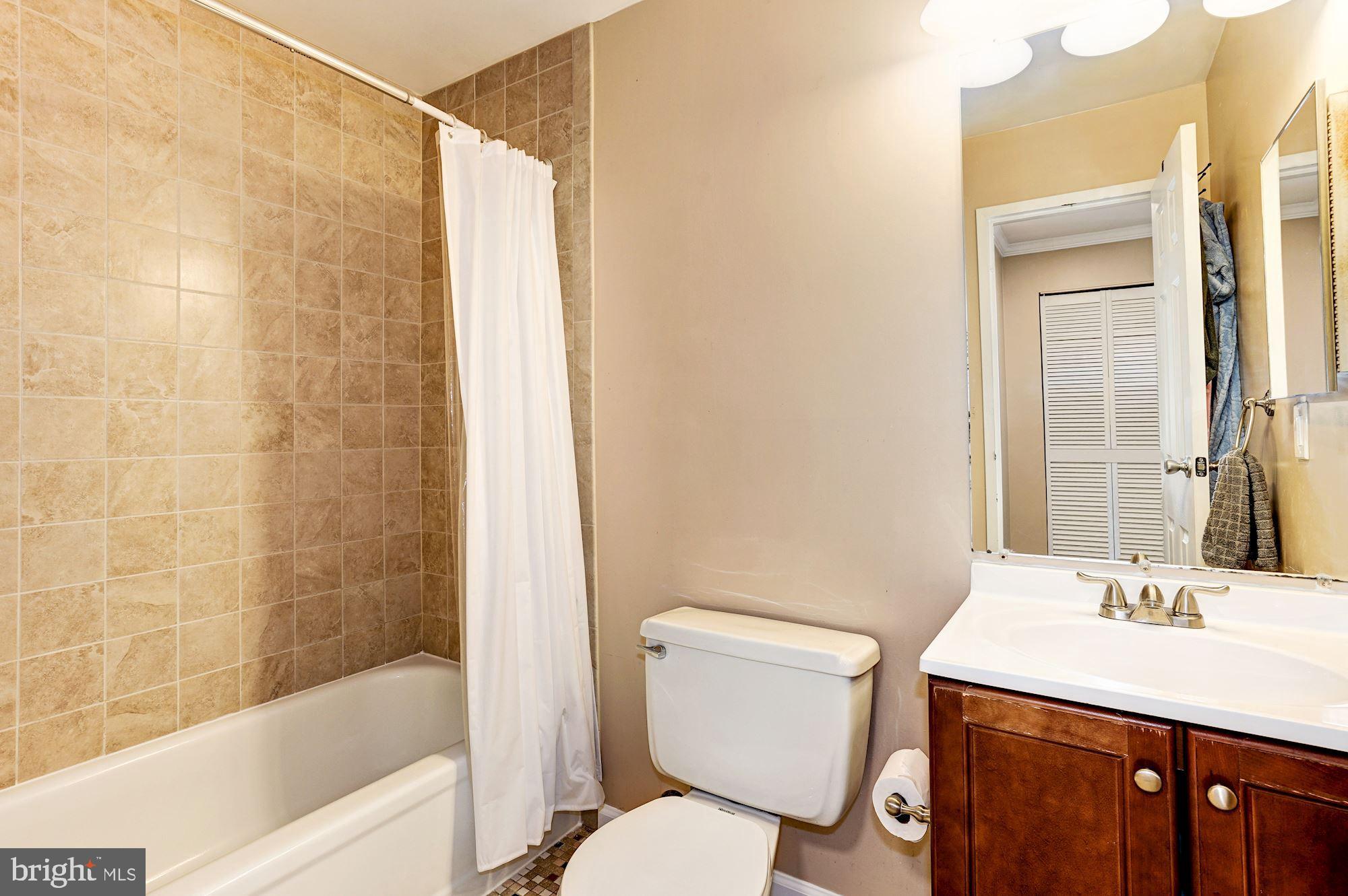 6135 Edsall Road, Unit H Alexandria, VA 22304 - Photo 24 of 30 Bathroom
