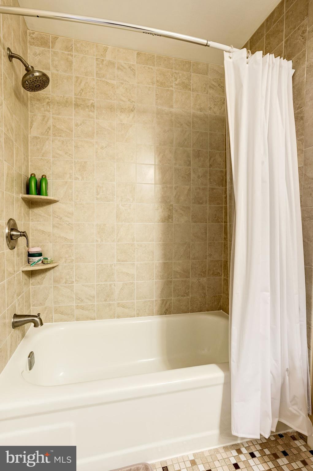 6135 Edsall Road, Unit H Alexandria, VA 22304 - Photo 25 of 30 Bathroom