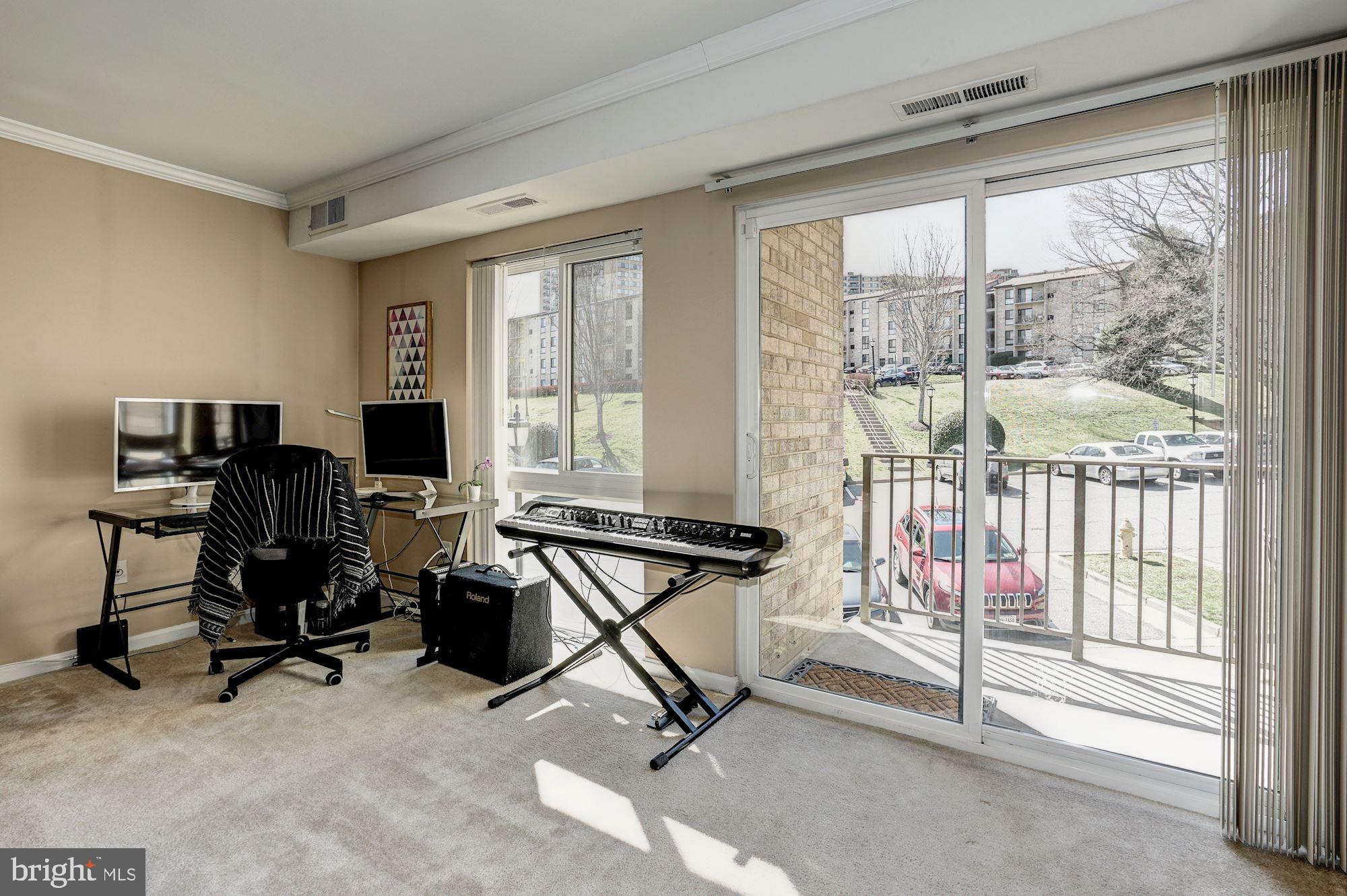 6135 Edsall Road, Unit H Alexandria, VA 22304 - Photo 7 of 30 Living Room