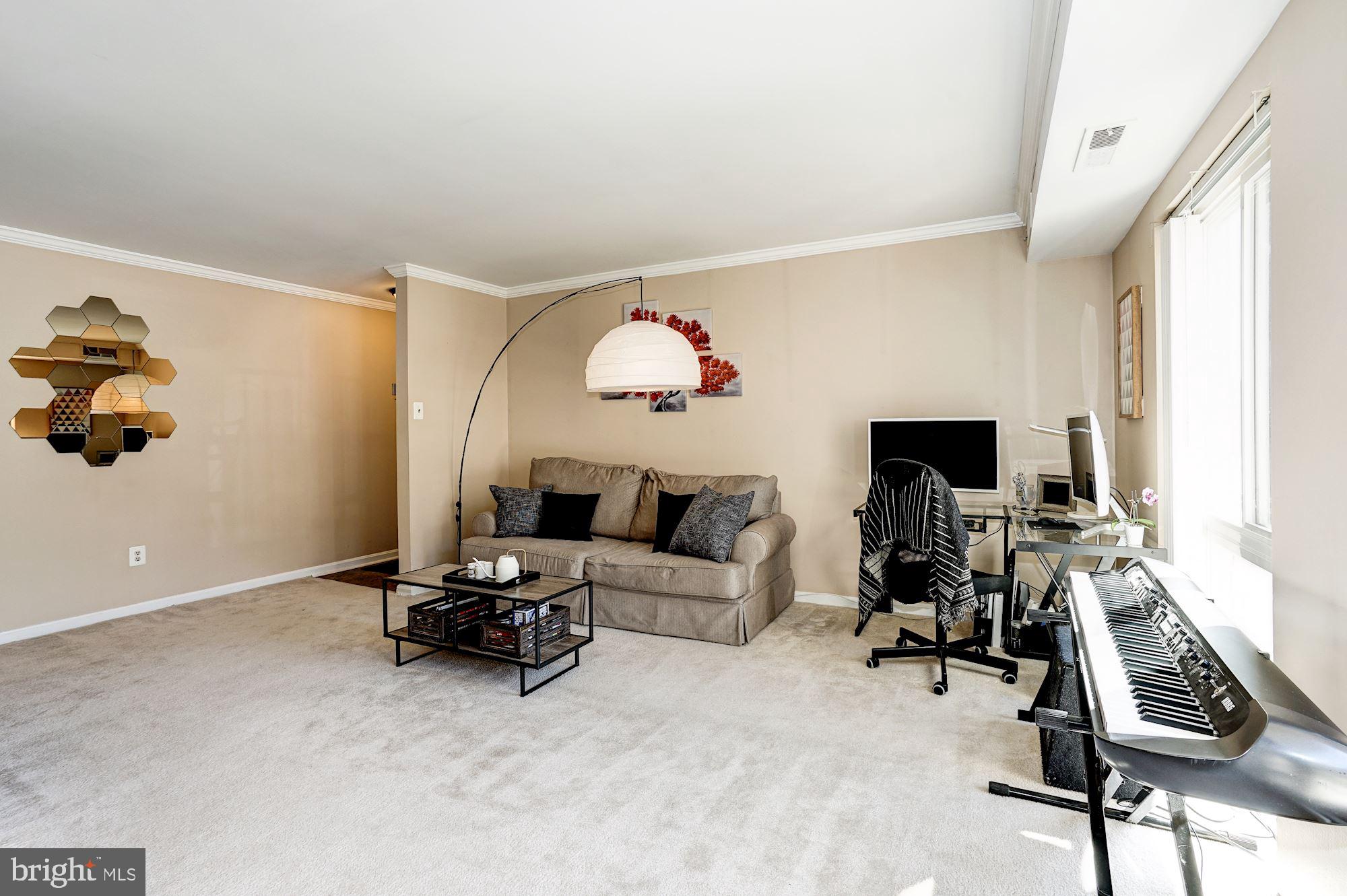 6135 Edsall Road, Unit H Alexandria, VA 22304 - Photo 9 of 30 Living Room