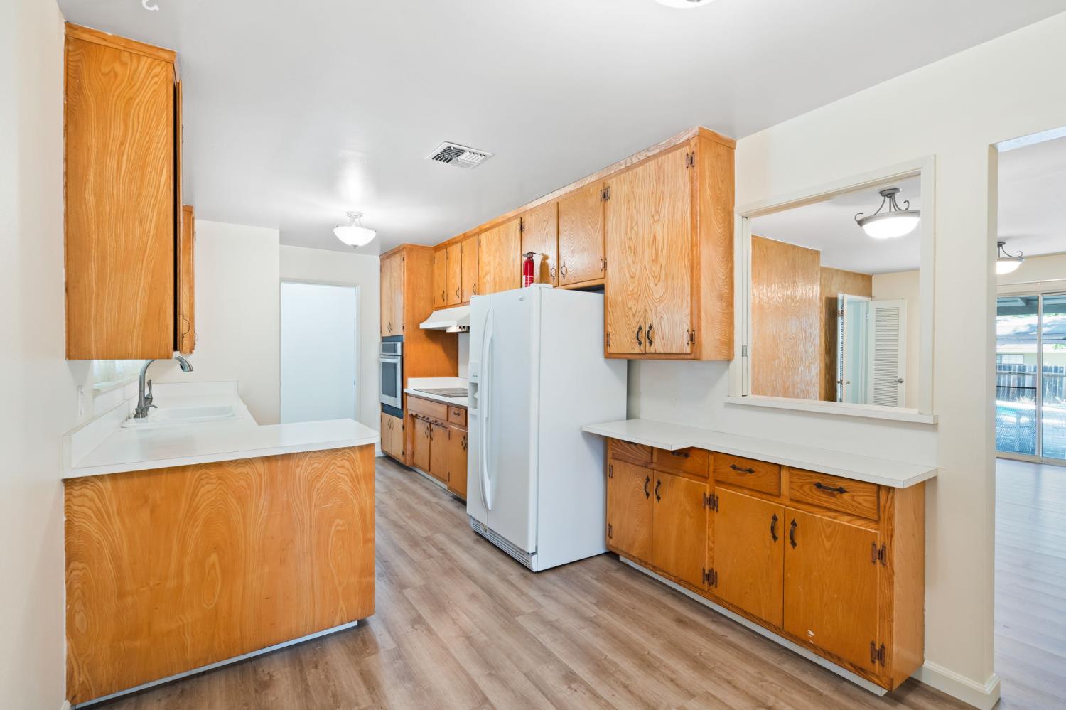 3338 Deodar Street Carmichael, CA 95608 - Photo 12 of 27