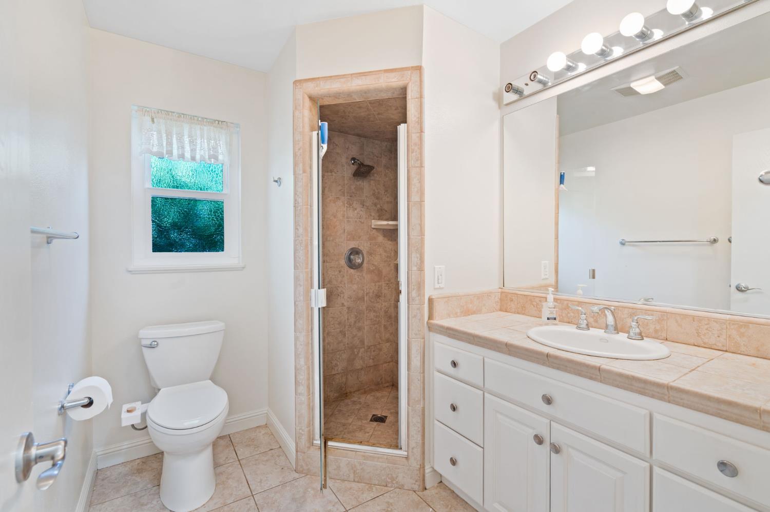 3338 Deodar Street Carmichael, CA 95608 - Photo 17 of 27