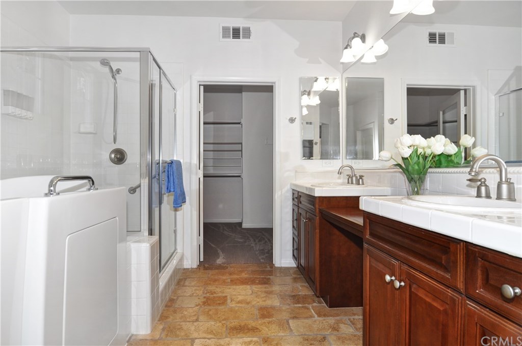 58 Shadowplay Irvine, CA 92620 - Photo 17 of 33