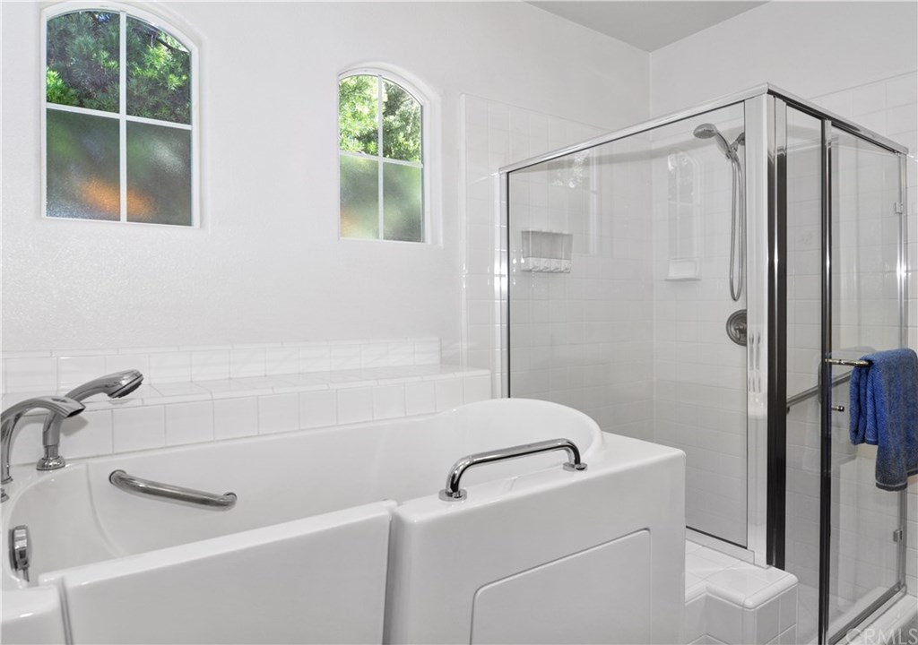 58 Shadowplay Irvine, CA 92620 - Photo 18 of 33