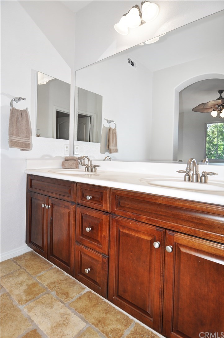 58 Shadowplay Irvine, CA 92620 - Photo 27 of 33