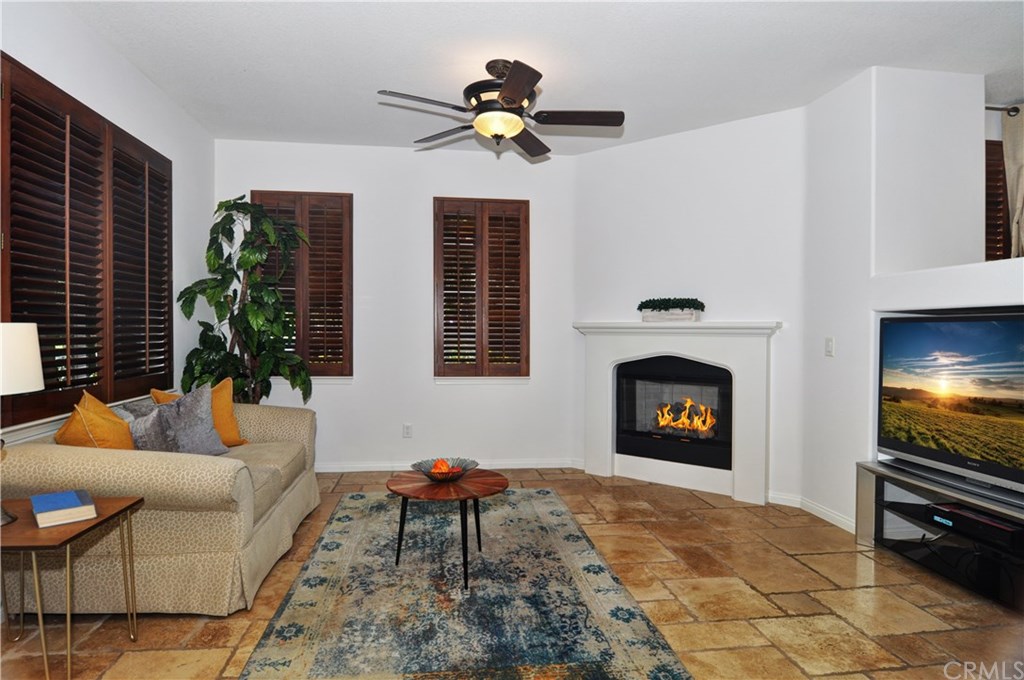 58 Shadowplay Irvine, CA 92620 - Photo 4 of 33