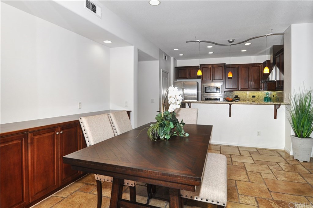 58 Shadowplay Irvine, CA 92620 - Photo 10 of 33