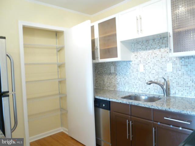 6280 Edsall Road, Unit 402 Alexandria, VA 22312 - Photo 11 of 27 Kitchen/ Pantry