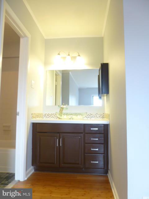 6280 Edsall Road, Unit 402 Alexandria, VA 22312 - Photo 15 of 27 Bath (Master)