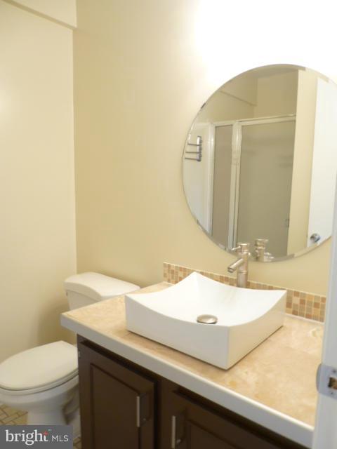 6280 Edsall Road, Unit 402 Alexandria, VA 22312 - Photo 20 of 27 Hall Bath