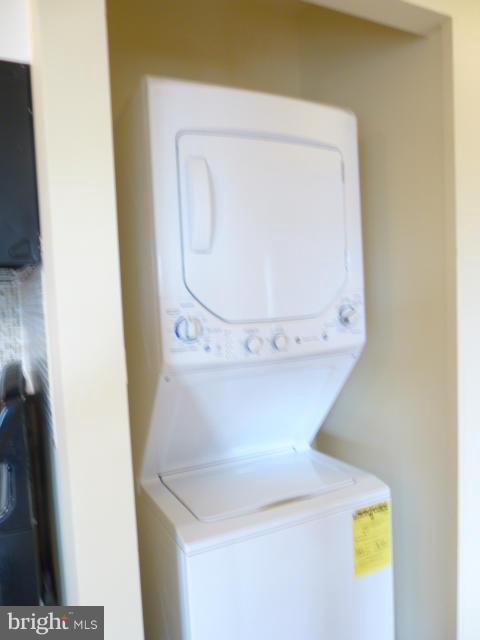 6280 Edsall Road, Unit 402 Alexandria, VA 22312 - Photo 22 of 27 Full Size Washer/Dryer