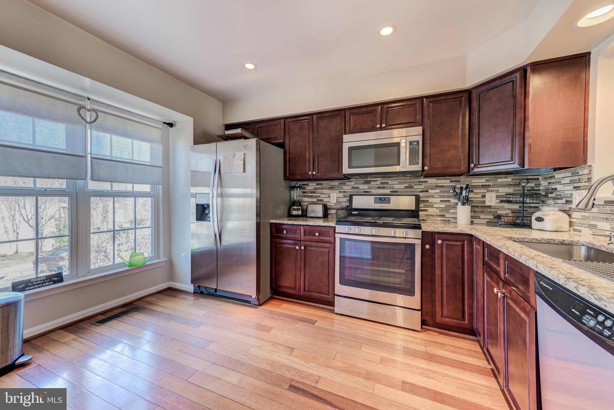 22061 Manning Square Sterling, VA 20166 - Photo 11 of 33