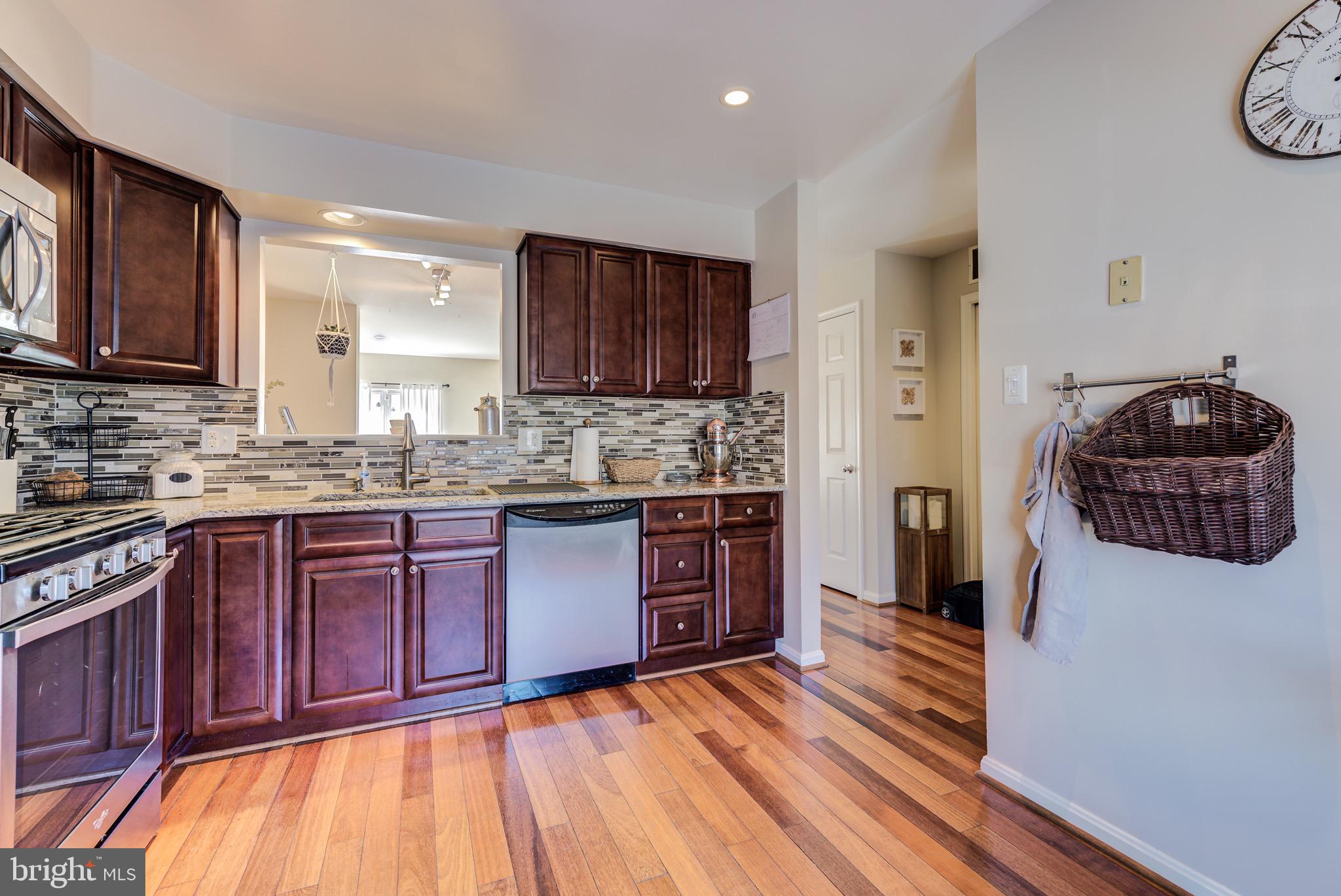 22061 Manning Square Sterling, VA 20166 - Photo 13 of 33