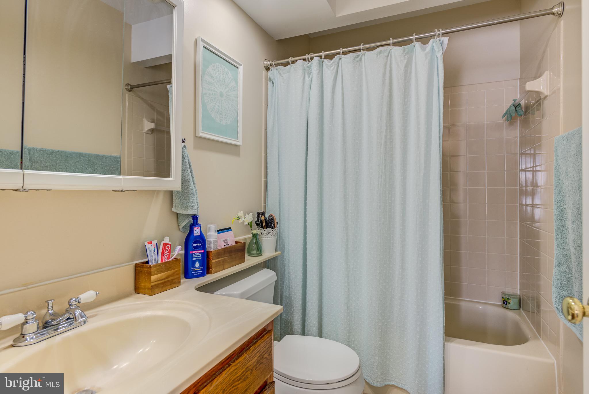 22061 Manning Square Sterling, VA 20166 - Photo 16 of 33