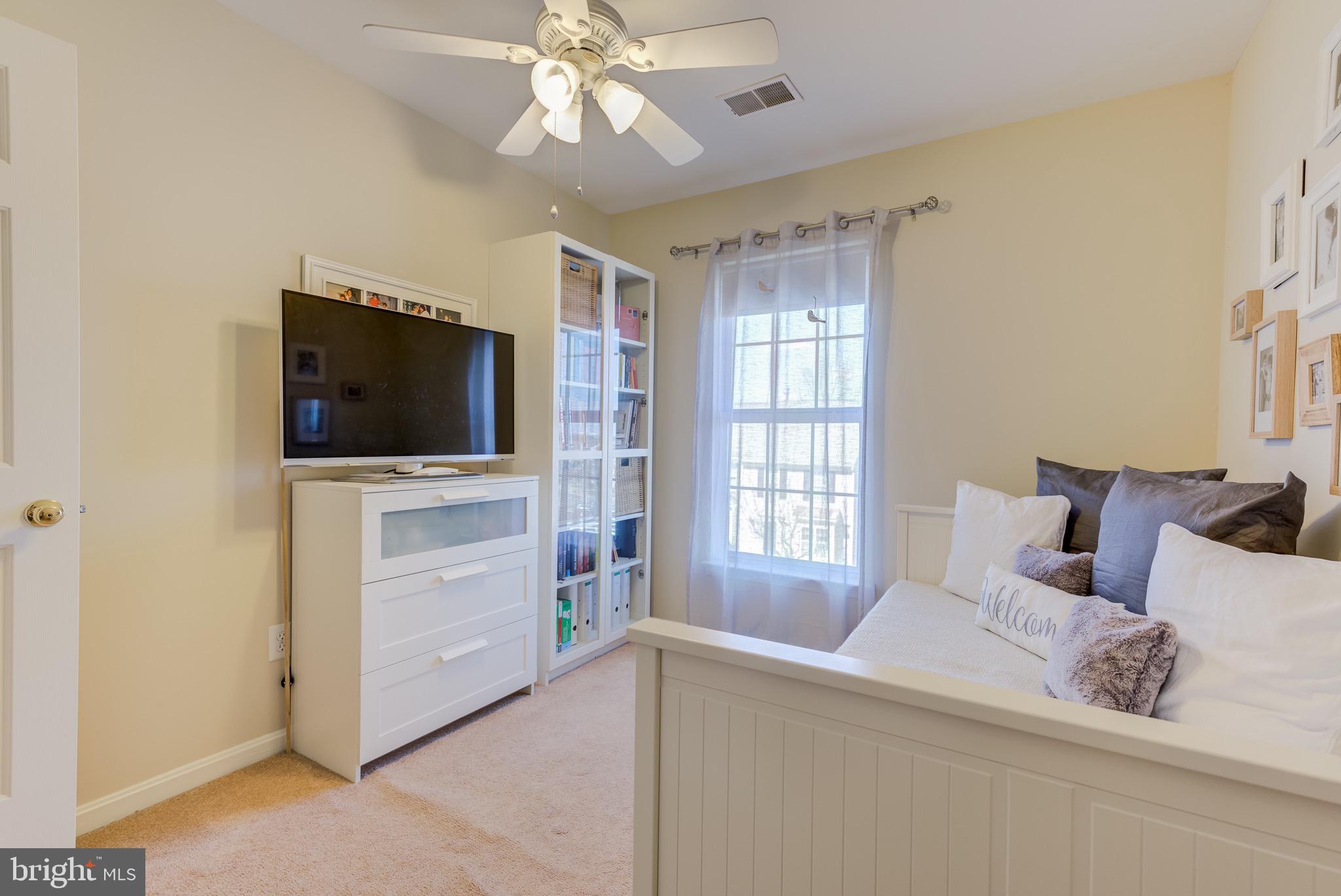 22061 Manning Square Sterling, VA 20166 - Photo 20 of 33