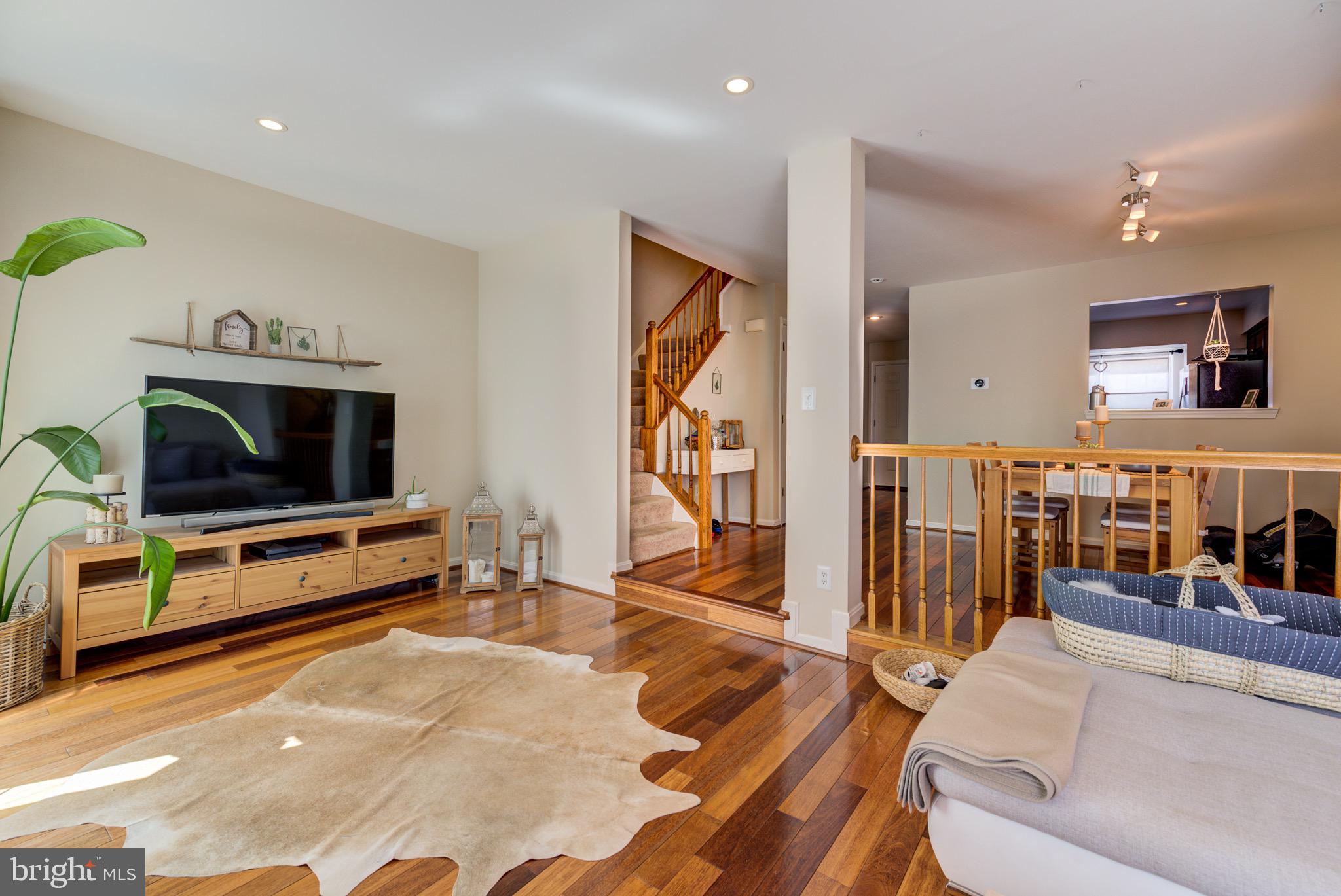 22061 Manning Square Sterling, VA 20166 - Photo 5 of 33