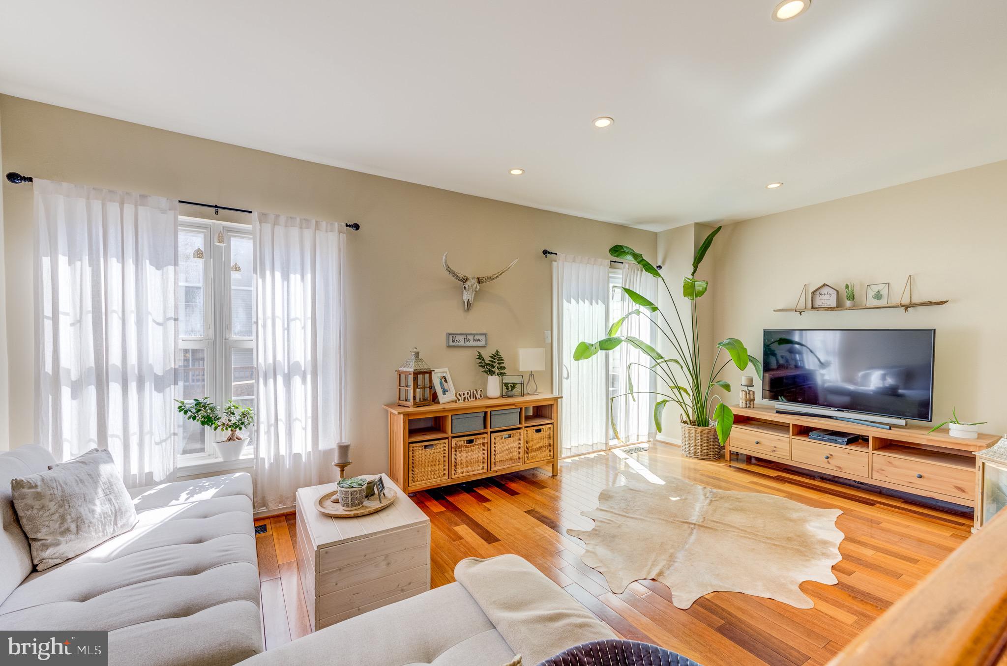 22061 Manning Square Sterling, VA 20166 - Photo 6 of 33