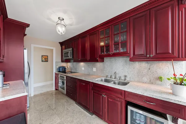 $5,250 | 111 East Chestnut Street, Unit 30A, Chicago, IL 60611