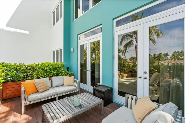 $6,000,000 | 6001 Laguna Path South, Miami Beach, FL 33141