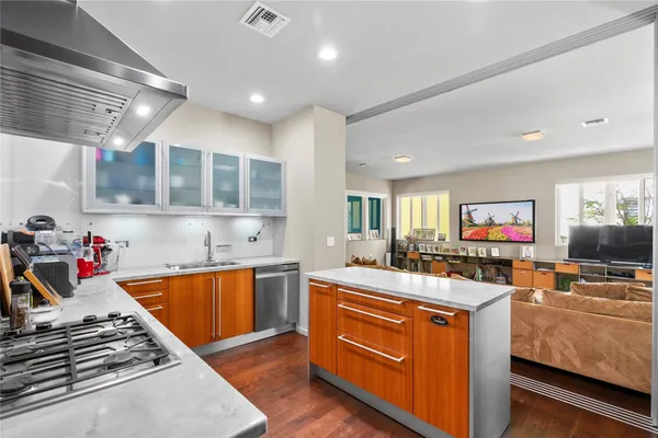 $6,000,000 | 6001 Laguna Path South, Miami Beach, FL 33141