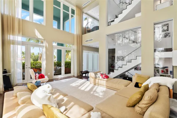 $6,000,000 | 6001 Laguna Path South, Miami Beach, FL 33141