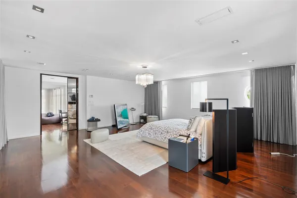 $6,000,000 | 6001 Laguna Path South, Miami Beach, FL 33141