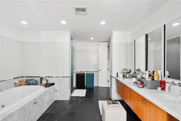 $6,000,000 | 6001 Laguna Path South, Miami Beach, FL 33141