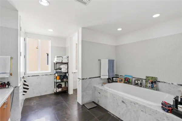 $6,000,000 | 6001 Laguna Path South, Miami Beach, FL 33141
