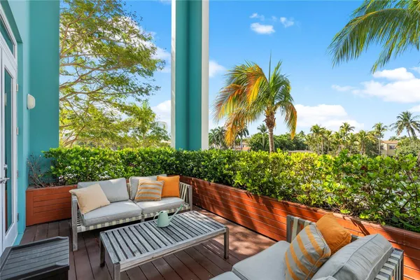 $6,000,000 | 6001 Laguna Path South, Miami Beach, FL 33141