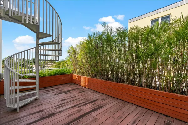 $6,000,000 | 6001 Laguna Path South, Miami Beach, FL 33141