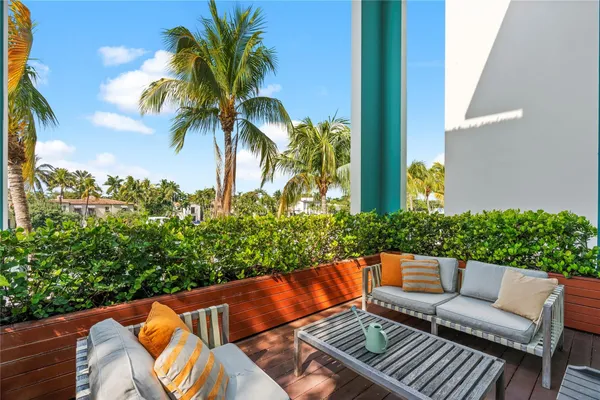 $6,000,000 | 6001 Laguna Path South, Miami Beach, FL 33141