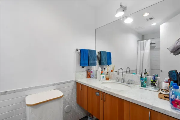 $6,000,000 | 6001 Laguna Path South, Miami Beach, FL 33141